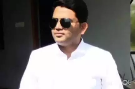 चंद्रपूर: चंद्रपूर तहसीलदार यांच्यासमोरून वाळू तस्कर यांनी वाळूने भरलेला टिप्पर पळविला