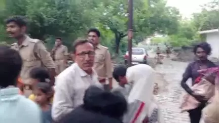 उन्नाव: मोहल्ला आदर्श नगर में सड़क निर्माण कार्य के दौरान रोड रोलर की चपेट में आकर 9 माह के बच्चे की हुई दर्दनाक मौत