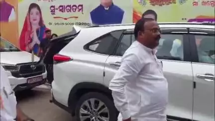 ପୋଲସରା: ପୋଲସରା ବିଧାୟକ ତଥା ମନ୍ତ୍ରୀ ଙ୍କ ସହ ମିଶି ଆସିକା ର ଅଧିଷ୍ଠାତ୍ରୀ ଦେବୀ ମା ଖମ୍ବେଶ୍ବରୀ ଙ୍କ ଦର୍ଶନ କଲେ ମୁଖ୍ୟମନ୍ତ୍ରୀ