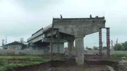 नागदा: मिट्टी-मुरम की कमी से खाचरौद फाटक ओवरब्रिज के काम में आई रुकावट