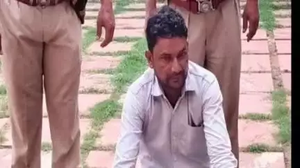 फतेहपुर: कार पर दो छोटे बच्चों को बैठाकर चलाने का वीडियो हुआ वायरल, पुलिस ने एक युवक को किया गिरफ्तार