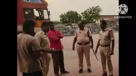 తాడిపత్రి: తాడిపత్రిలో పోలీసులు విస్తృతంగా వాహన తనిఖీలు, ఐదు వాహనాలు సీజ్