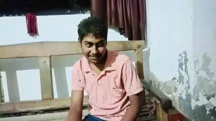 पचरुखी: ग्रामीणों ने मंद बुद्धि युवक को पहुंचाया पचरुखी थाना
