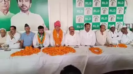 मुज़फ्फरनगर: रालोद कार्यालय पर छात्र सभा और व्यापार प्रकोष्ठ के जिलाध्यक्षों का अभिनंदन, बोले- करेंगे रालोद को मजबूत