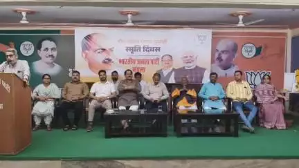 मंडला: जिला BJP ऑफिस में श्यामा प्रसाद मुखर्जी को उनकी पुण्यतिथि पर दी गई श्रद्धांजलि, कैबिनेट मंत्री संपतिया उइके हुई शामिल