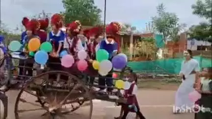 साकोली: बाम्पेवाडा येथील महात्मा गांधी विद्यालयात नवीन विद्यार्थ्यांचे बँड पथकासह सजवलेल्या बैलवंडीतून शाळेत आगमन