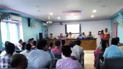 খয়রাশোল: খয়রাশোলে উন্নয়ন সভায় কাজের গতি নিয়ে তীব্র অসন্তোষ, ভর্ৎসনার মুখে তিন গ্রাম পঞ্চায়েত