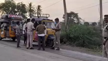 పట్టణ శివారులో విస్తృతంగా వాహనాల తనిఖీలు చేసిన సీఐ ప్రవీణ్ కుమార్, సరైన ధ్రువపత్రాలు లేని పలు వాహనాలను పీఎస్‌కు తరలింపు