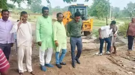 पेटरवार: कुशलबंधा में विवादित सड़क निर्माण कार्य पर बैठक के बाद निकला समाधान, निर्माण कार्य होगा शुरू