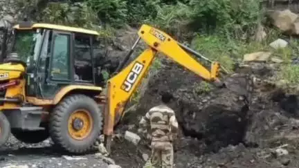 बाघमारा/कतरास: जमुनिया नदी किनारे अवैध कोयला खदानें बाघमारा पुलिस और CISF की मौजूदगी में कराई गईं बंद