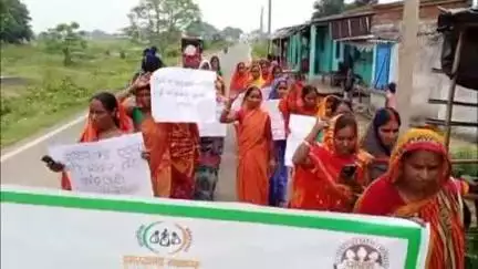 सारठ: JSLPS के बैनर तले SHG दीदियों ने बसहाटांड़ पंचायत में नशा मुक्ति रैली निकाली, नशा त्यागने की अपील की