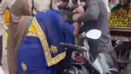देवेंद्रनगर: महिला से मारपीट करने वाला एएसआई सस्पेंड, वीडियो वायरल होने पर हुई कार्रवाई