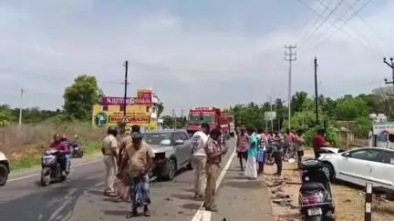 நிலக்கோட்டை: செம்பட்டி அருகே நேருக்கு நேர் மோதிய  கார்கள். சிறு காயங்களுடன் உயிர் தப்பிய ஓட்டுநர்கள்
