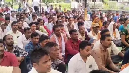 तखतपुर: स्कूल सफाई कर्मचारी संघ ने अनिश्चितकालीन हड़ताल जारी रखने का निर्णय लिया, मुख्यमंत्री निवास का होगा घेराव