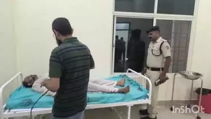 मुशहरी: मुजफ्फरपुर जंक्शन पर सूरत जाने वाला एक व्यक्ति बेहोश होकर गिरा, आरपीएफ ने अस्पताल पहुंचाया