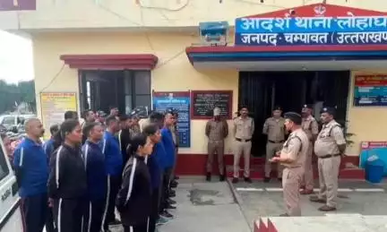 लोहाघाट:सीओ चंपावत ने फायर स्टेशन व थाना लोहाघाट का किया आकस्मिक निरीक्षण