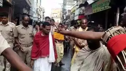 ପୁରୀ ମ୍ୟୁନିସିପାଲଟି: ମହାପ୍ରଭୁଙ୍କ ଅଣସର ସେବା ଲାଗି ଦୋଳମଣ୍ଡପ ସାହିରୁ ଶୁଦସୁଆରଙ୍କ ଘରୁ ଶ୍ରୀ ମନ୍ଦିର ବିଜେ କଲା ଖଳି ପ୍ରସାଦ