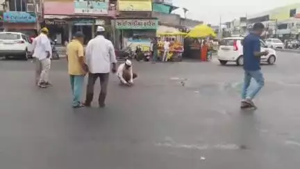 બોડેલી: વિસાવદર પેટા ચૂંટણીમાં AAPના ગોપાલ ઈટાલિયાની  જીત થતા અલીપુરા ચાર રસ્તા ખાતે AAP કાર્યકર્તાઓએ ફટાકડા ફોડી જીતની ખુશી વ્યક્ત કરી
