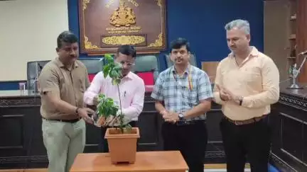 ಕಾರವಾರ: ನಗರದಲ್ಲಿ ಸಣ್ಣ ನೀರಾವರಿ ಗಣತಿ ಕಾರ್ಯಕ್ಕೆ ನಿಯೋಜಿಸಿದ್ದ ಸಿಬ್ಬಂದಿಗಳಿಗೆ ಆಯೋಜಿಸಿದ್ದ ಕಾರ್ಯಾಗಾರ ಉದ್ಘಾಟಿಸಿದ ಎಡಿಸಿ ಸಾಜೀದ್ ಮುಲ್ಲಾ