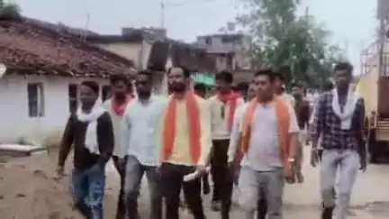 राजिम: ग्राम पंचायत उरमाल के मवेशी बाजार को बंद करने के लिए विश्व हिंदू परिषद ने तहसीलदार को सौंपा ज्ञापन