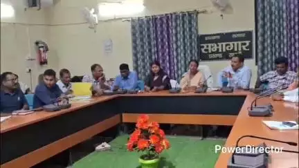 सारवां: प्रखंड मुख्यालय सभागार में पंचायत समिति की बैठक में पेयजल, बिजली और मनरेगा योजना में अनियमितता का मामला उठाया गया