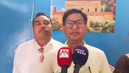 পূব ডিব্ৰুগড়: চৰকাৰৰ মন্ত্ৰীৰ আত্মীয়ক দুগ্ধ উৎপাদনৰ বাবে ৰাজ‌সাহায্য প্ৰদান কৰাক লৈ সদৰত সৰৱ জাতীয় জনগোষ্ঠীয় ঐক্য মঞ্চ
