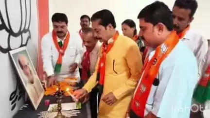 बांधवगढ़: श्यामा प्रसाद मुखर्जी के बलिदान दिवस पर भाजपा कार्यालय में उनकी प्रतिमा पर दीप प्रज्वलित कर दी गई श्रद्धांजलि