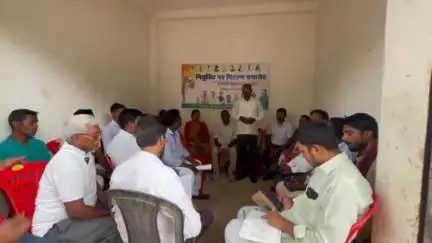 ठेठईटांगर: प्रखंड मुख्यालय में कांग्रेस का संगठन सृजन अभियान के तहत नवनियुक्त प्रखंड पदाधिकारियों को सौंपे गए नियुक्ति पत्र
