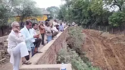 कटनी नगर: नगर में रपटा नदी के बहाव स्थल पर अतिक्रमण कर NGT के नियमों का किया गया था उल्लंघन, प्रशासन ने शुरू की हटाने की कार्रवाई