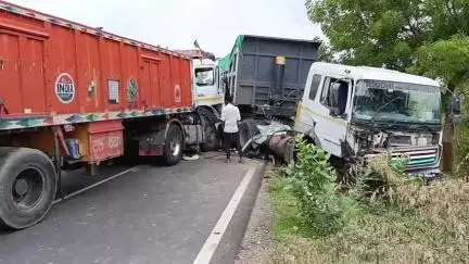 લખતર: માલવણ હાઇવે પર મોઢવાણા વણા વચ્ચે ડમ્પર અને ટ્રેલર વચ્ચે સર્જાયો ગમખ્વાર અકસ્માત