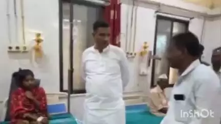 ಹುಮ್ನಾಬಾದ್: ಮಂಗ ಕಡಿದು ಬಾಲಕಿಗೆ ಗಾಯ, ಪಟ್ಟಣದ ಆಸ್ಪತ್ರೆಗೆ ಶಾಸಕ ಸಿದ್ದು ಪಾಟೀಲ್ ಭೇಟಿ