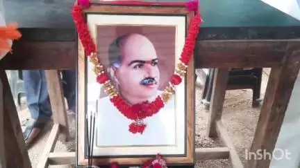 ఇల్లంతకుంట: రుద్రంగిలో శ్యామ్ ప్రసాద్ ముఖర్జీ వర్ధంతి కార్యక్రమం నిర్వహణ, ఆయన చిత్రపటానికి పూలమాలలు వేసి నివాళులర్పించిన బీజేపీ నేతలు