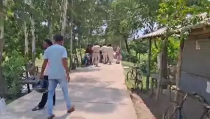 গোসাবা: বাগবাগান কৃষি সমবায় সমিতির নির্বাচনের মনোনয়ন জমা দেওয়াকে কেন্দ্র তৃণমূল ও BJP কর্মীদের হাতাহাতি, উত্তেজনা
