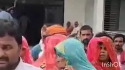 हुज़ूर: विद्युतकर्मियों से मारपीट के आरोपी सरपंच पति ने ख़ुद को बताया निर्दोष, लोगों के साथ SP ऑफिस पहुंचकर दिया आवेदन
