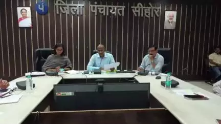सीहोर नगर: जिला पंचायत सभाकक्ष में टीएल की बैठक हुई आयोजित, कलेक्टर ने CM हेल्पलाइन पर दर्ज मामलों का निराकरण करने के दिए निर्देश