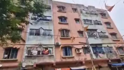 সালানপুর: সুকান্ত ময়দান এলাকার মা কামাখ্যা বহুতল আবাসনের দুটি বাড়ি থেকে সোনার গয়না ও নগদ টাকা চুরি