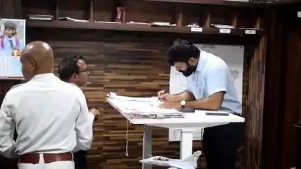 जशपुर: कलेक्टर रोहित व्यास ने जनदर्शन में सुनी आमजनों की समस्याएं, अधिकारियों को समयबद्ध निराकरण करने के दिए निर्देश