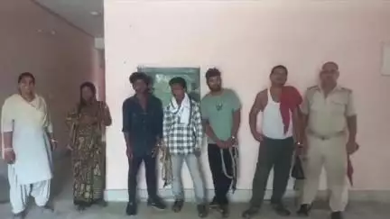 लखीसराय: उत्पाद थाना लखीसराय पुलिस ने जिले में चार जगहों से दो शराब तस्करों और तीन शराबियों को किया गिरफ्तार