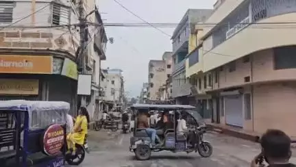 हज़ारीबाग: श्री ज्वेलर्स गोलीकांड के बाद स्वर्ण व्यवसायियों ने दुकानें रखी बंद, प्रशासन से सुरक्षा की मांग की