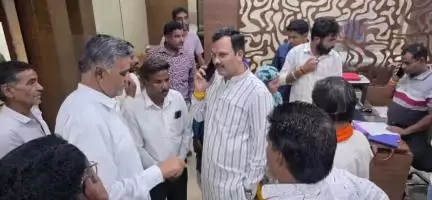 घट्टिया: विधायक सतीश मालवीय ने जनदर्शन कार्यक्रम में विधानसभा क्षेत्र के ग्रामीणों की समस्याएं सुनीं