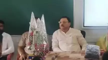 दिग्रस: नगर परिषद मराठी प्राथमिक शाळा क्र. १ येथे प्रवेशोत्सव उपक्रम, खासदार संजय देशमुख यांनी विद्यार्थ्यांचे केले स्वागत