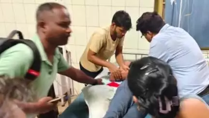 चाईबासा: पश्चिमी सिंहभूम जिला के गुआ में 24 वर्षीय युवक ने फांसी लगाई, आसपास के लोगों ने दरवाजा तोड़कर बचाई जान