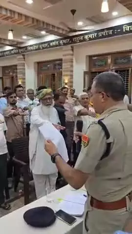 बाड़मेर: जिला पुलिस अधीक्षक ने कोतवाली थाना अंतर्गत रात्रि चौपाल का आयोजन किया, समस्याएं सुनकर त्वरित निस्तारण के दिए निर्देश