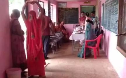 थांदला: ग्राम भामल में स्वास्थ्य विभाग ने बनाया अस्थाई अस्पताल, मरीजों की बढ़ती संख्या से प्रशासन अलर्ट