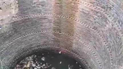 नौगांव: कंजरपुरा में एक कुएं के भरोसे बुझ रही है 100 परिवारों की प्यास, कुएं का पानी भी है गंदा #jansamasya