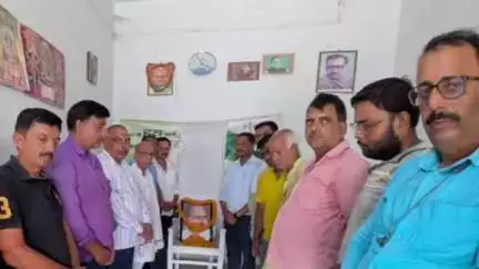लखीसराय: लखीसराय भाजपा कार्यालय में कार्यकर्ताओं ने डॉ. श्यामा प्रसाद मुखर्जी की 73वीं पुण्यतिथि मनाई