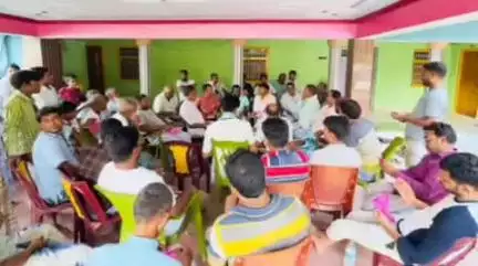 आज़मनगर: आज़मनगर: महेशपुर में माई बहिन मान योजना को लेकर विशेष बैठक आयोजित, कई नेता रहे मौजूद