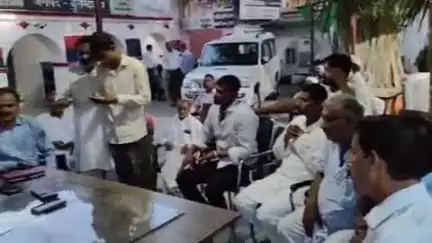 स्याना कोतवाली परिसर में मोहर्रम पर सुरक्षा को लेकर आयोजित शांति समिति की बैठक में दिए गए आवश्यक दिशा-निर्देश
