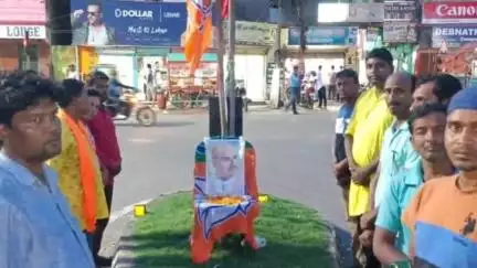 নারায়ণগড়: বেলদা কেশিয়াড়ি মোড়ে শ্যামাপ্রসাদ মুখার্জির আত্ম বলিদান দিবস পালন করল বিজেপি নেতাকর্মীরা