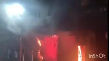 राघोगढ़: साड़ा कॉलोनी में मीटर स्पार्किंग से दुकान में भीषण आग, 10 फायर ब्रिगेड ने 1 घंटे में पाया काबू, एक करोड़ का नुकसान